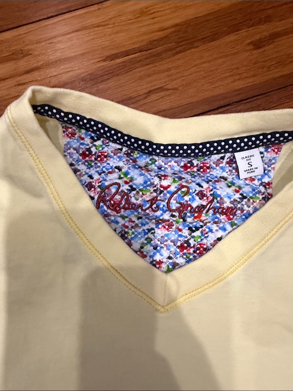 Robert Graham Light Yellow V-Neck Short Sleeve Tee - Picture 2 of 2